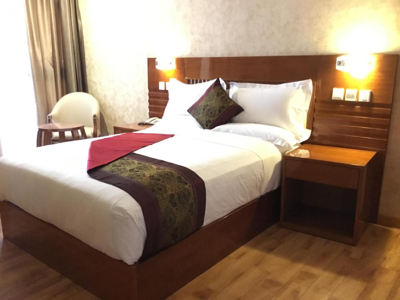 Marcen Addis Hotel Extérieur photo