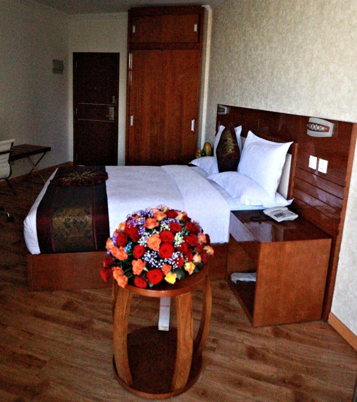 Marcen Addis Hotel Extérieur photo