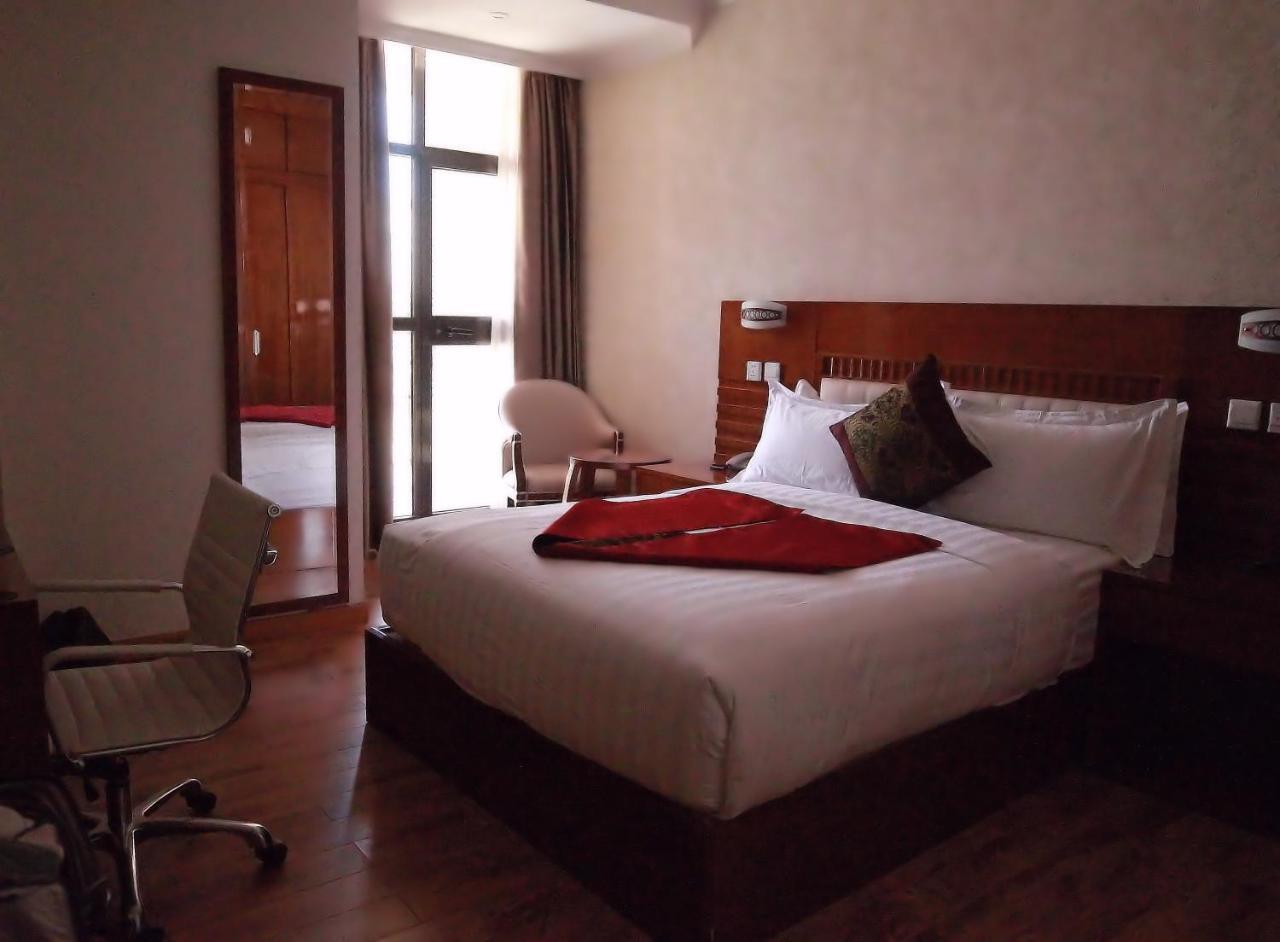 Marcen Addis Hotel Extérieur photo
