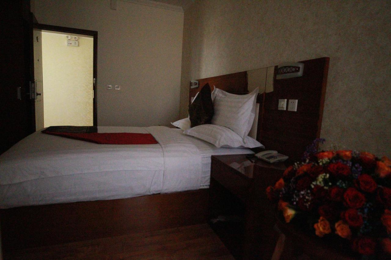 Marcen Addis Hotel Extérieur photo